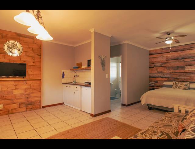 1,500M² LODGE FOR SALE IN HARTEBEESFONTEIN